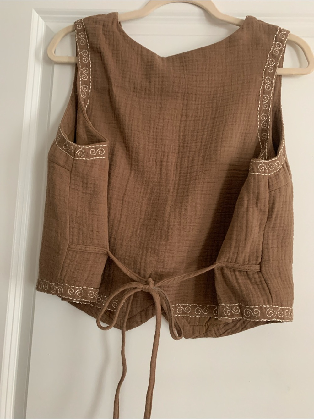 SHEIN Brown Embroidered Cotton-Blend Sleeveless Vest - Picture 3 of 5